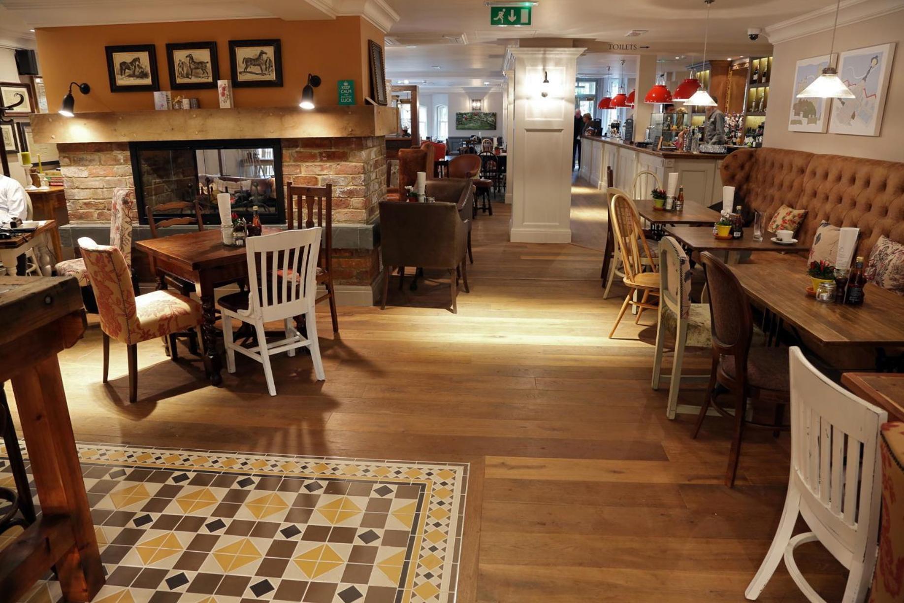 The Foley Hotel Claygate ภายนอก รูปภาพ