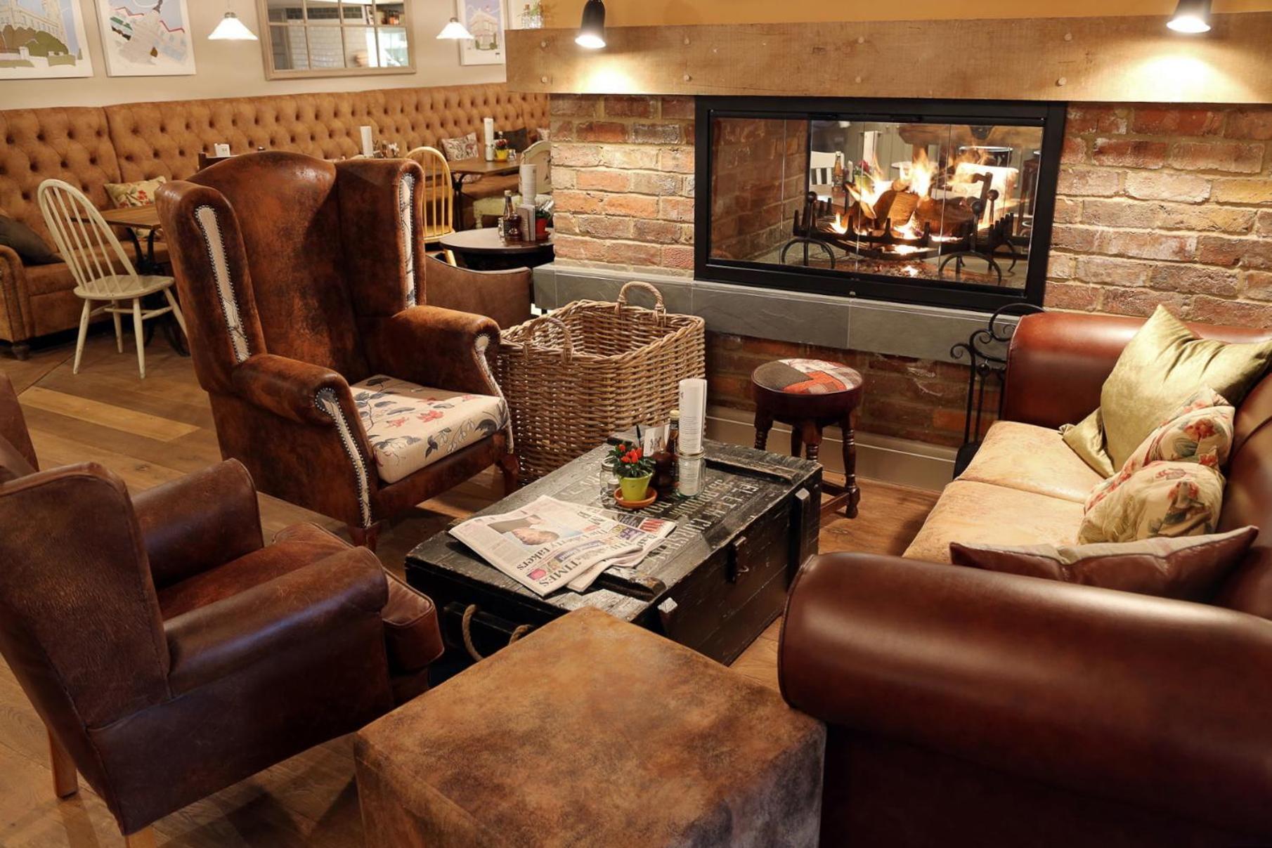 The Foley Hotel Claygate ภายนอก รูปภาพ