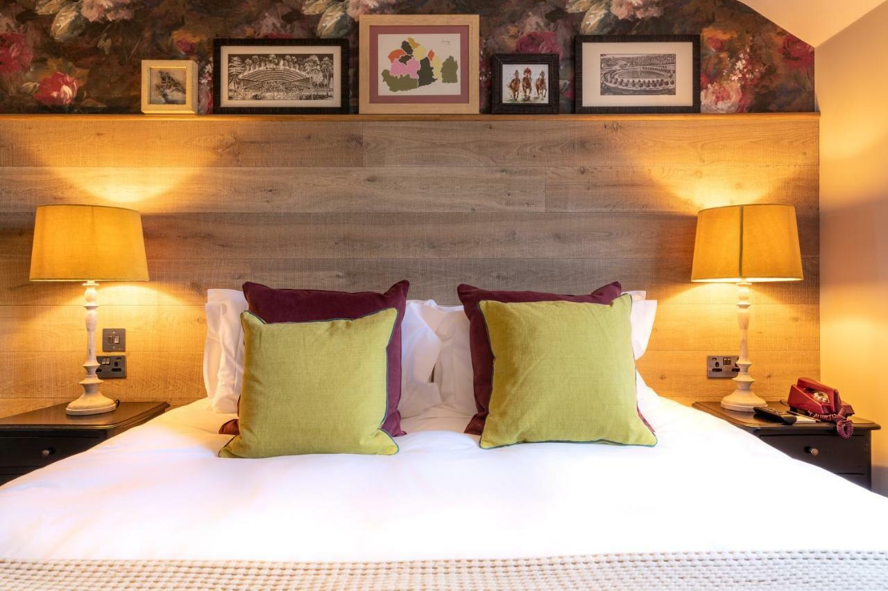The Foley Hotel Claygate ภายนอก รูปภาพ